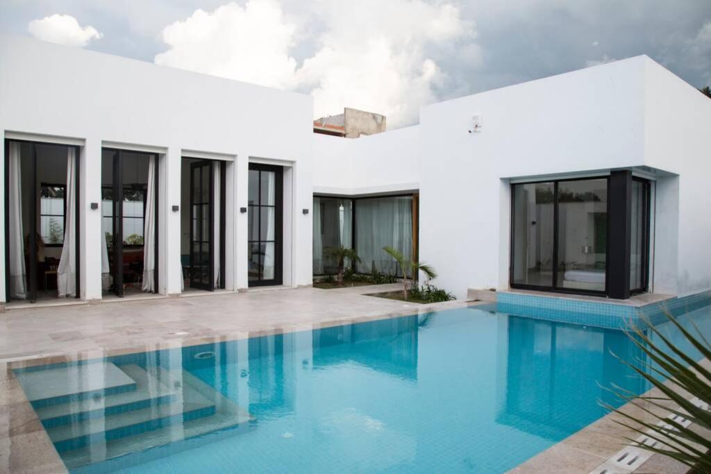 Villa Les Verrieres De Gammarth: Moderne +piscine Tunis