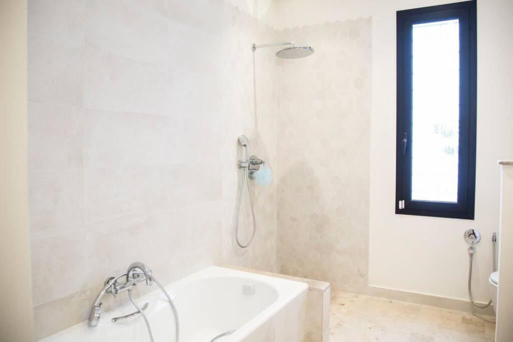 Les Verrieres De Gammarth: Moderne +piscine * Tunis